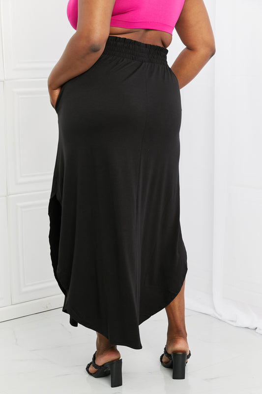 Full Size Side Scoop Scrunch Skirt in Black