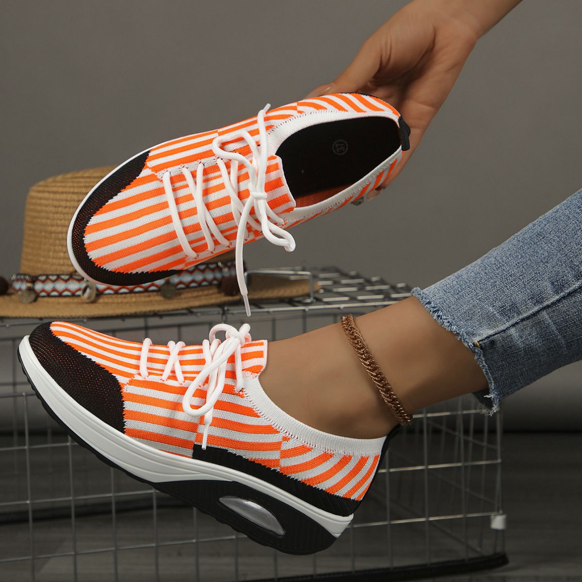Breathable Mesh Round Toe Athletic