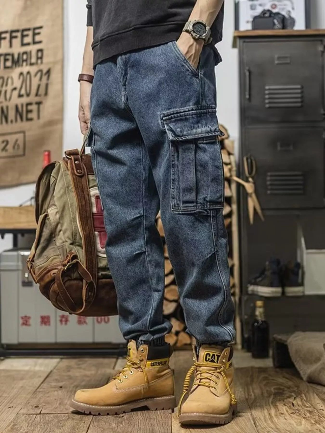 Men's Plus Size Blue Vintage Wash Cargo Jeans